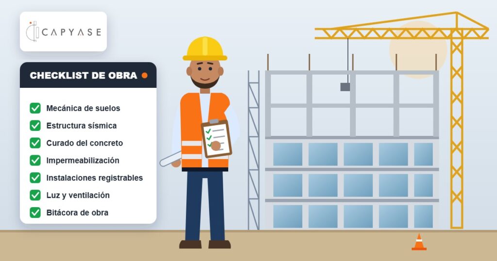 Arquitecto con casco y chaleco revisando el checklist de obra frente a un edificio en construcción - CAPYASE